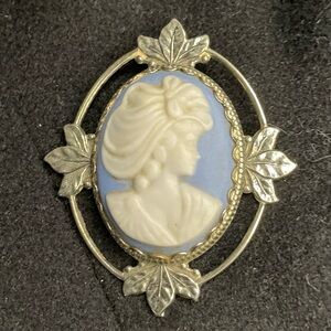 1960s Vintage Elegant Lady Silhouette Cameo Brooch/Pendant Blue Needs Repair